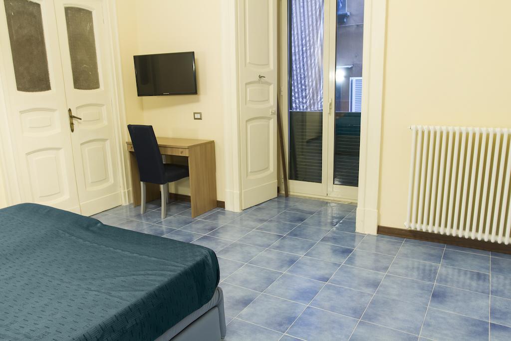 Duomo 89 Bed & Breakfast Naples Bilik gambar